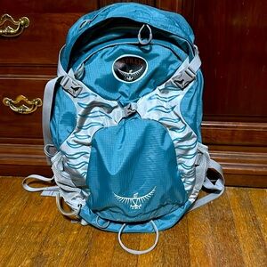 Osprey Sirrus 24 Hiking Backpack/Day Pack, Teal/Gray, Rain Cover, Sz Small